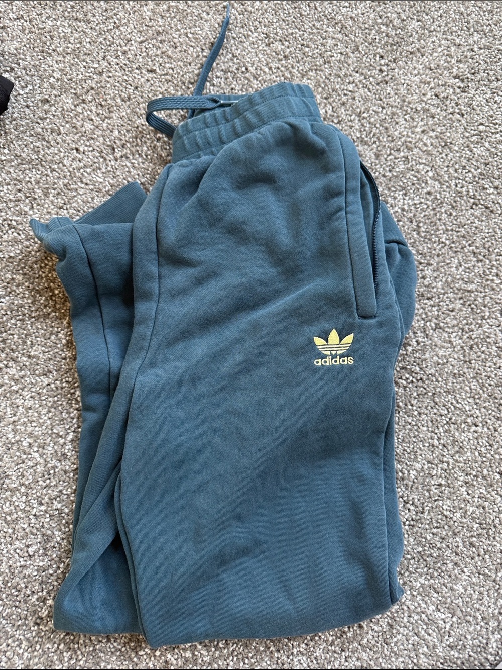 Lot of 4 boys sweats. Nike, Jordan Adidas - Picture 5 of 5
